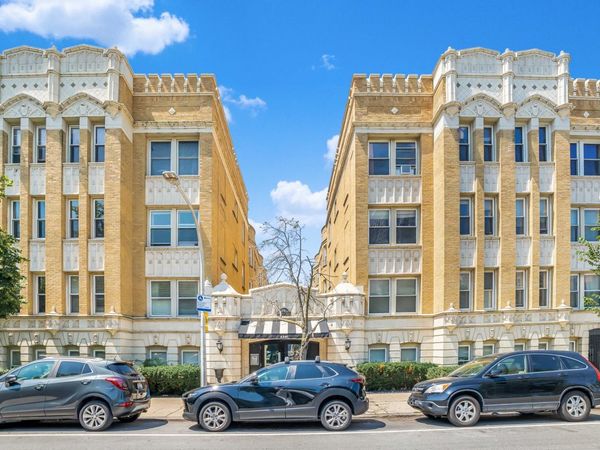 4240 N Clarendon Avenue , Unit 307N, Chicago, IL 60613
