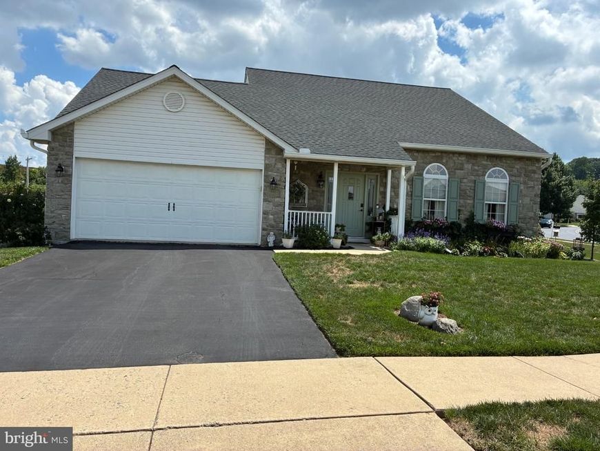 2401 John Henry Drive, Sinking Spring, PA 19608 Main Photo