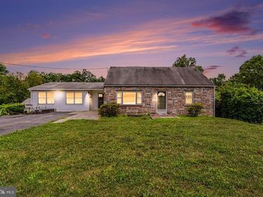 922 VALLEY ROAD, ENOLA, PA 17025