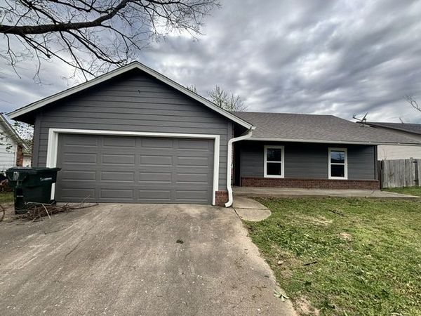 1307 W Doris Street , Claremore, OK 74017