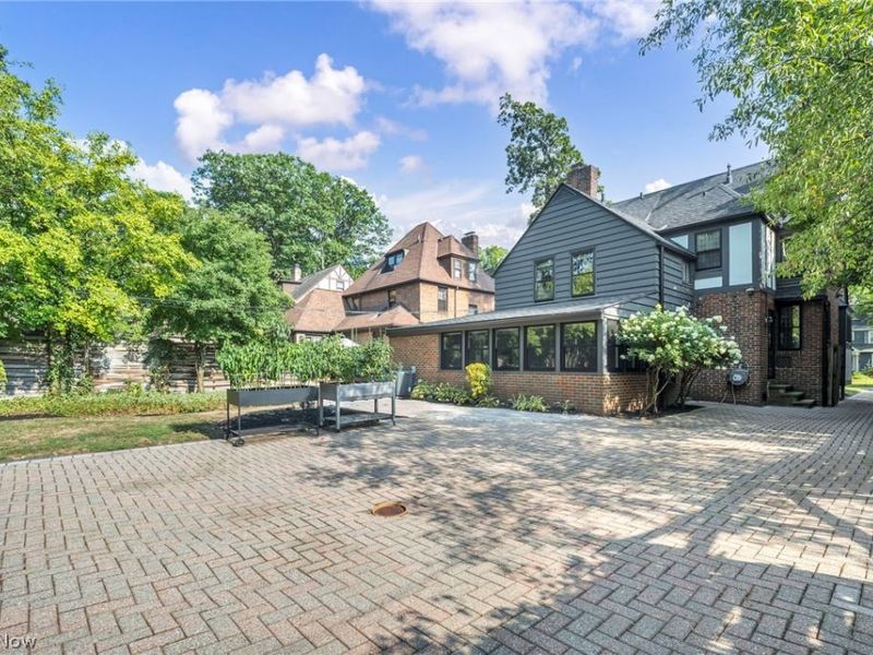 2717 Derbyshire Road, Cleveland Heights, OH 44106 Photo 4