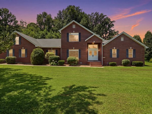 105 Oakwind Road , Glasgow, KY 42141