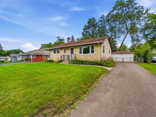 423 Lawrence Avenue , Grayslake, IL 60030