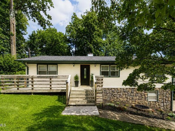 303 Clifftop Court, Mount Carmel, TN 37645