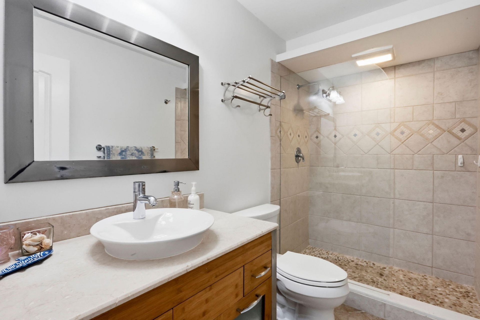 555 Banyan Tree Lane E, Unit 410, Delray Beach, FL 33483 Photo