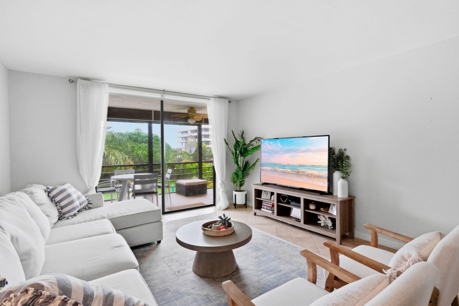 555 Banyan Tree Lane E, Unit 410, Delray Beach, FL 33483 Photo