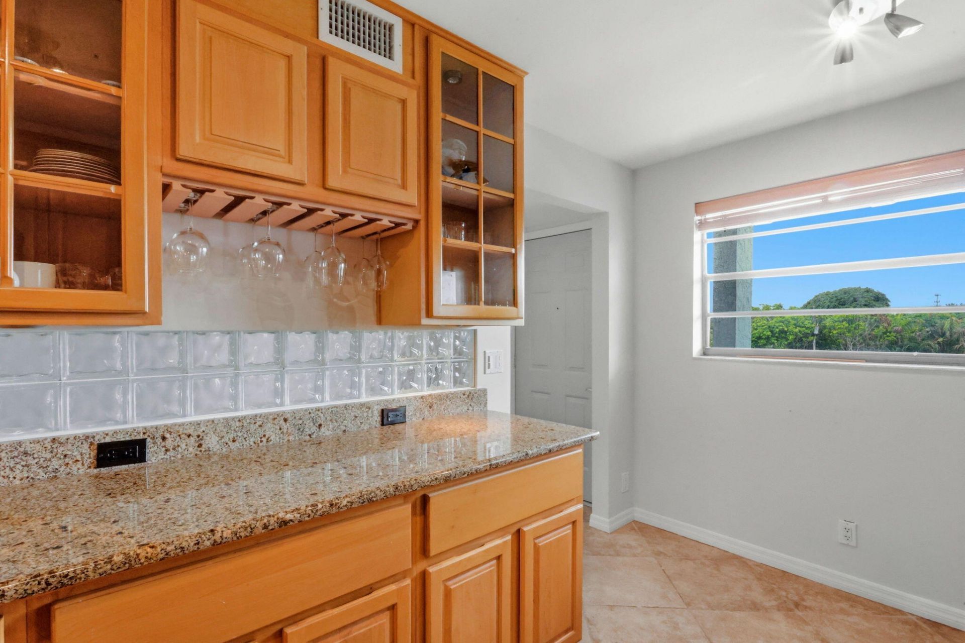 555 Banyan Tree Lane E, Unit 410, Delray Beach, FL 33483 Photo