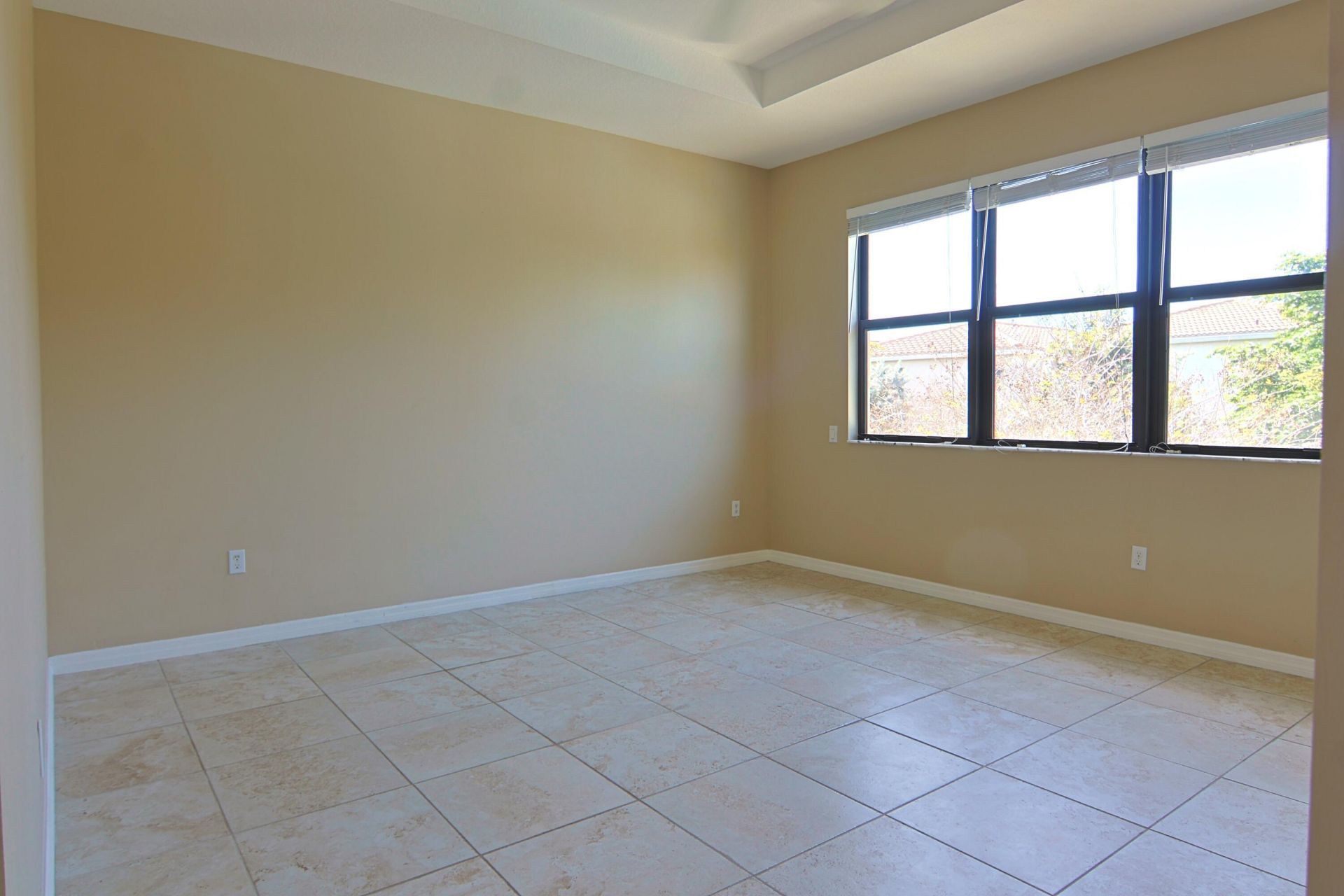 634 NE 193rd Terrace, Miami, FL 33179 Photo