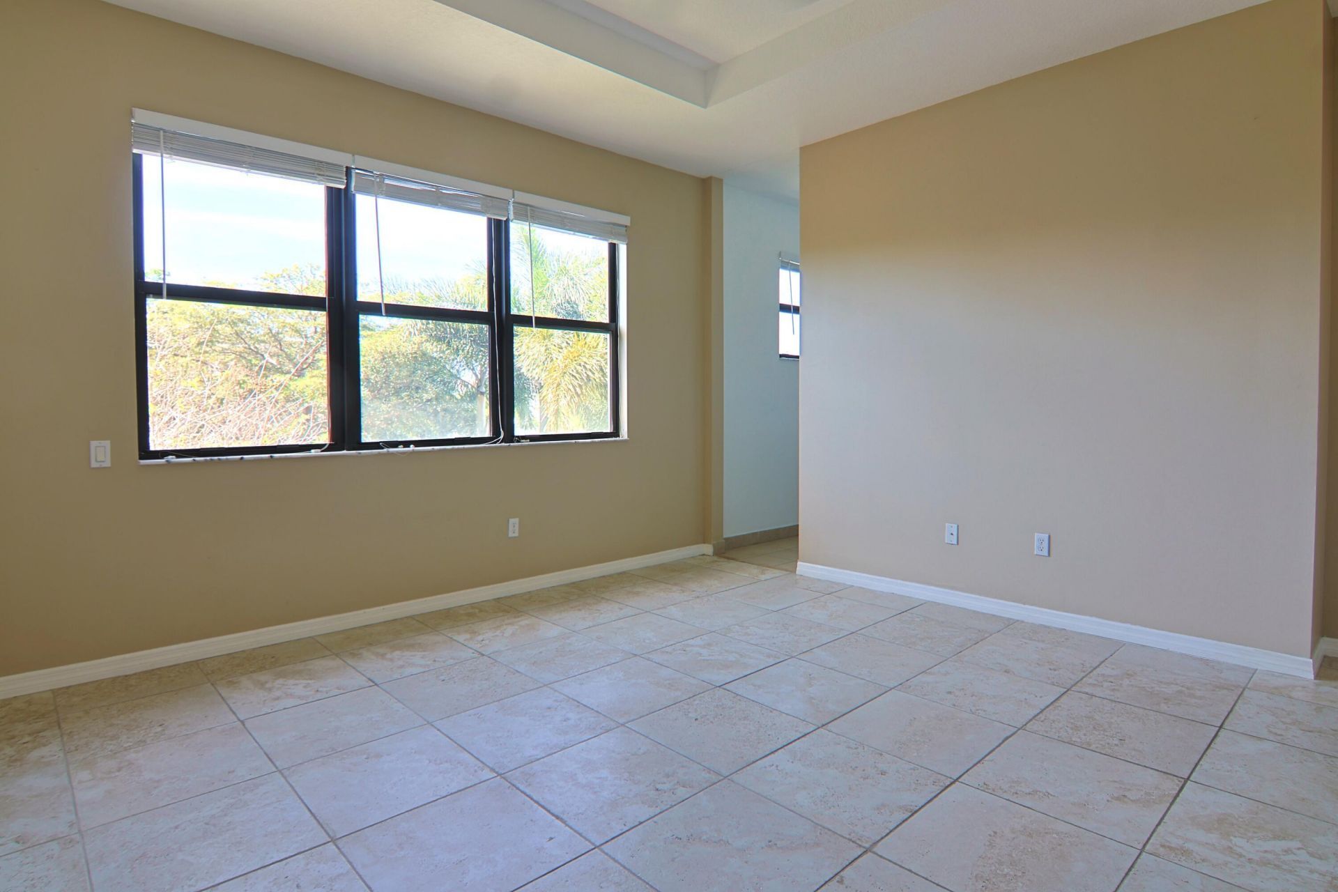 634 NE 193rd Terrace, Miami, FL 33179 Photo
