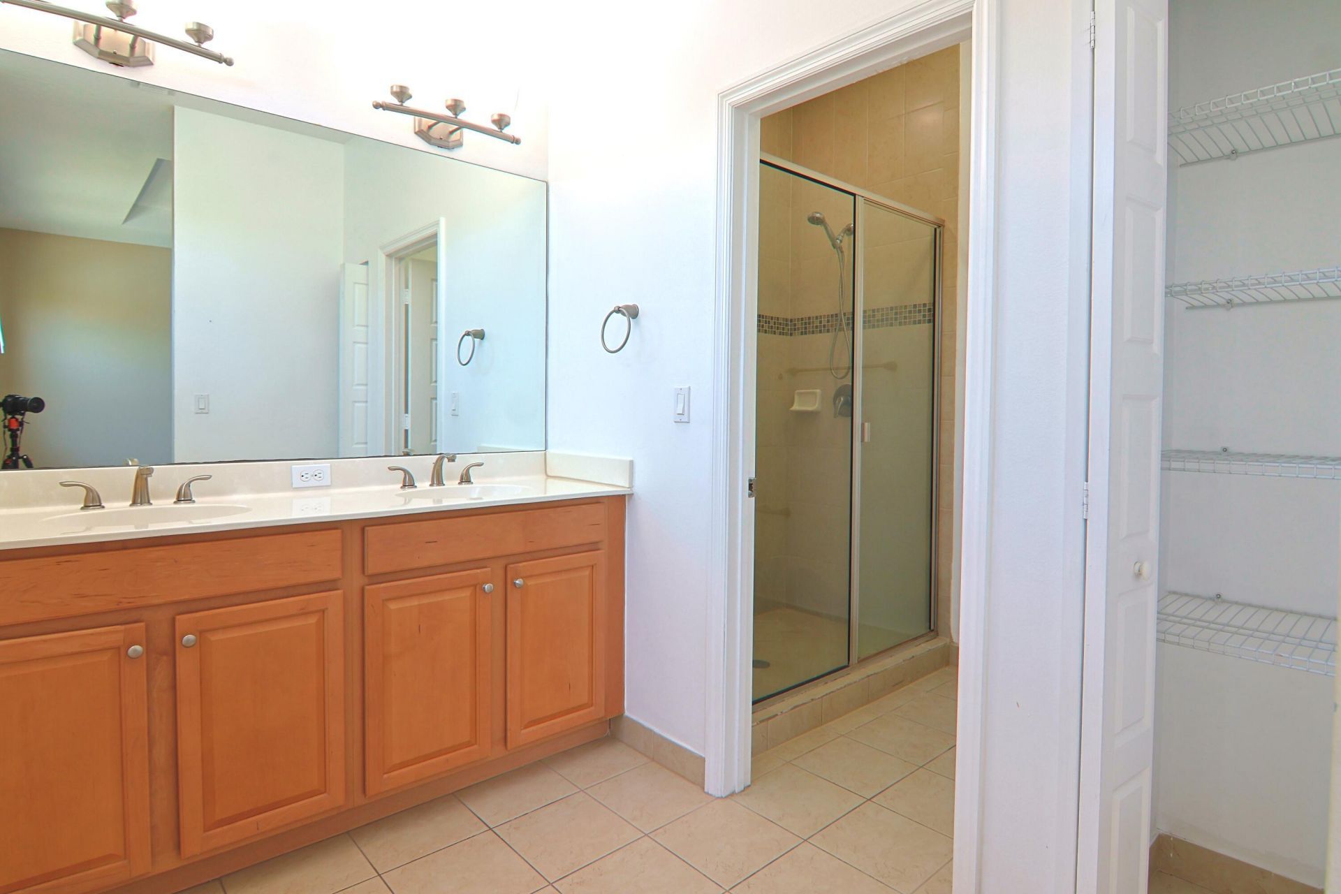 634 NE 193rd Terrace, Miami, FL 33179 Photo