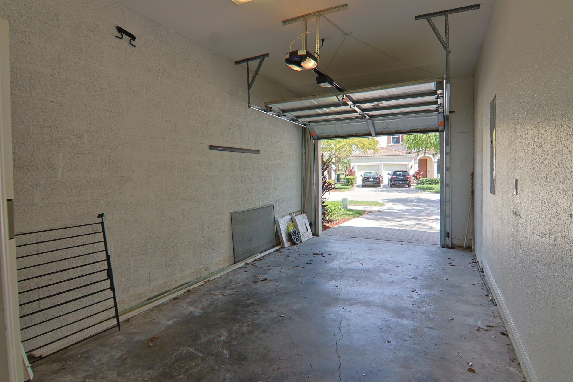 634 NE 193rd Terrace, Miami, FL 33179 Photo