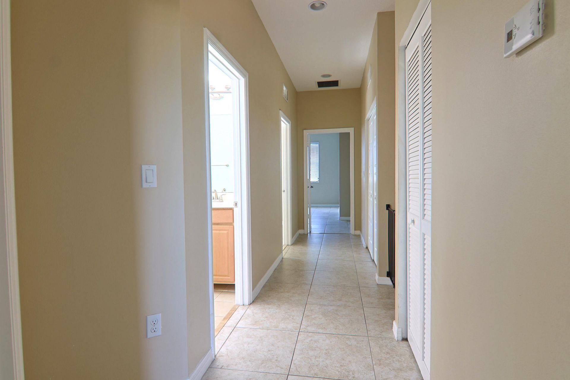 634 NE 193rd Terrace, Miami, FL 33179 Photo