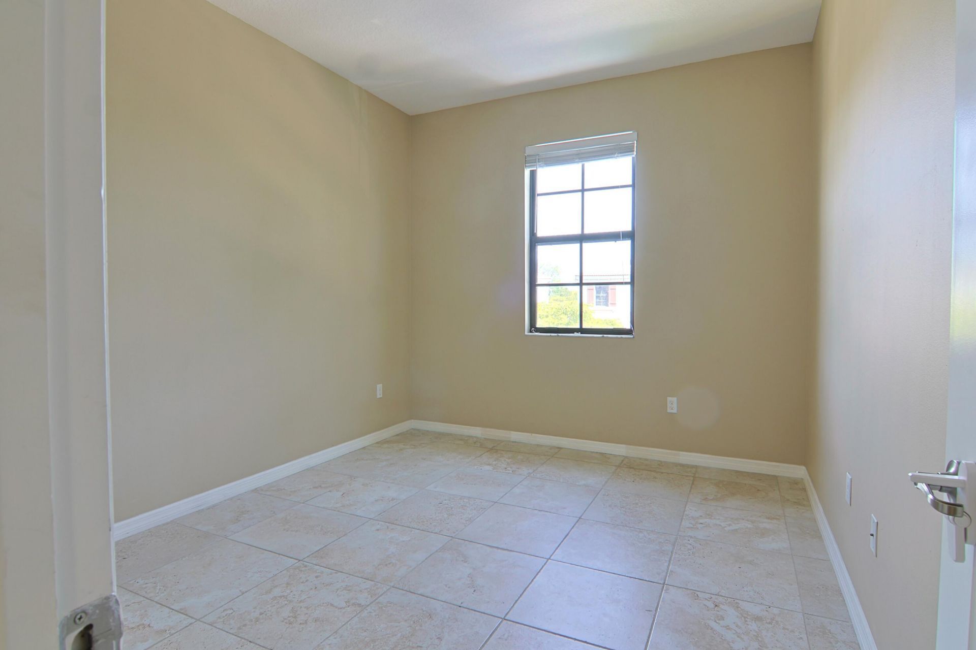 634 NE 193rd Terrace, Miami, FL 33179 Photo