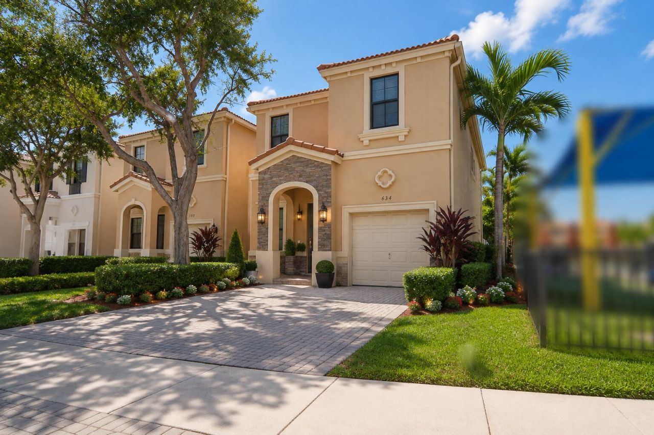 634 NE 193rd Terrace, Miami, FL 33179 Photo