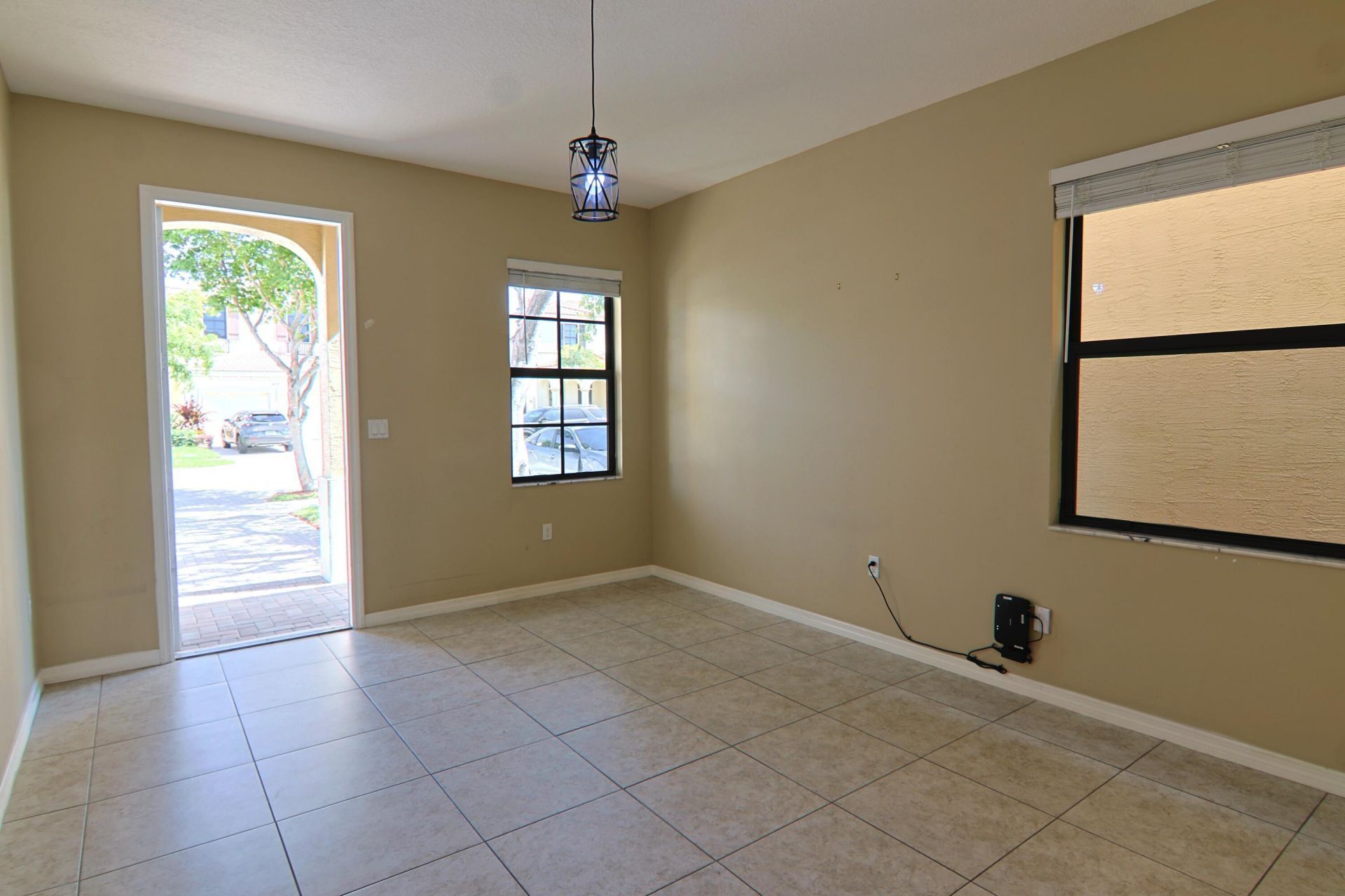 634 NE 193rd Terrace, Miami, FL 33179 Photo