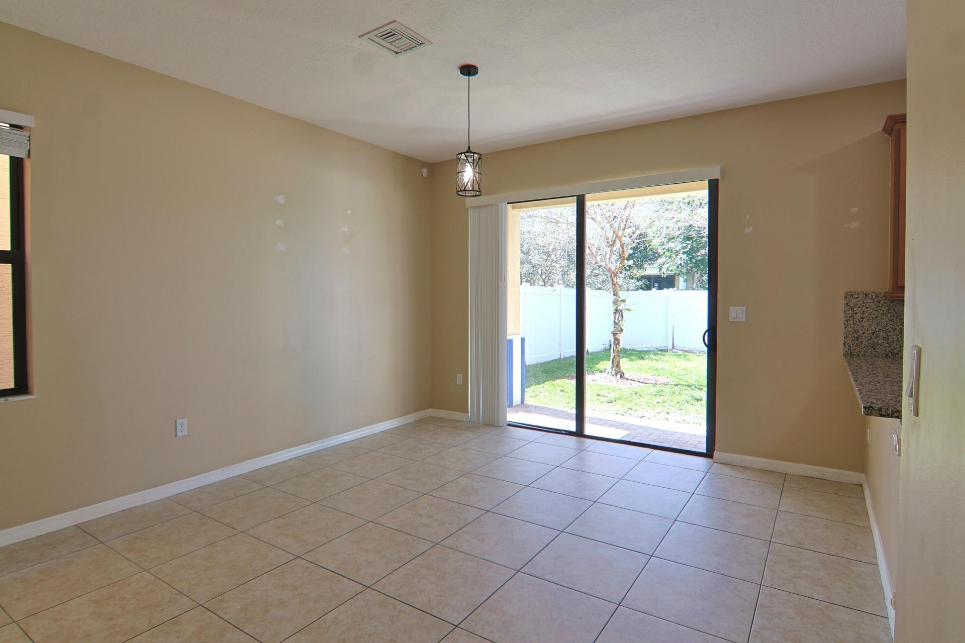 634 NE 193rd Terrace, Miami, FL 33179 Photo