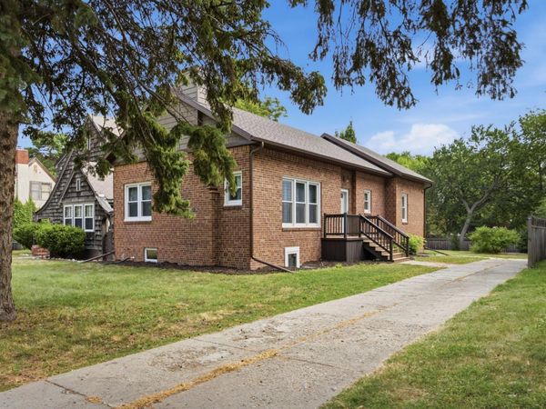 618 6th Street S, Moorhead, MN 56560