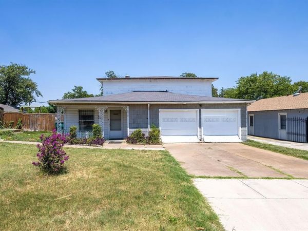 2716 NW Loraine Street, Fort Worth, TX 76106