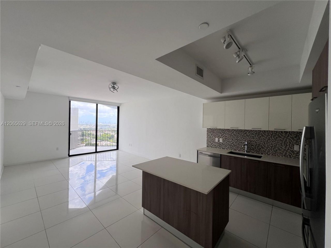 5300 Paseo Blvd , Unit 1807, Doral, FL 33166 Photo