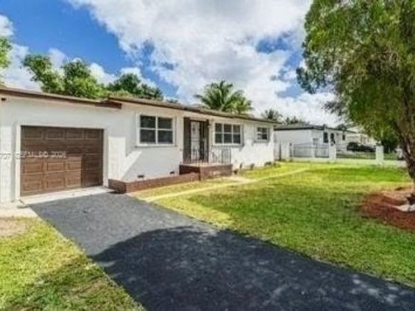 18011 NW 6th Pl , Miami Gardens, FL 33169