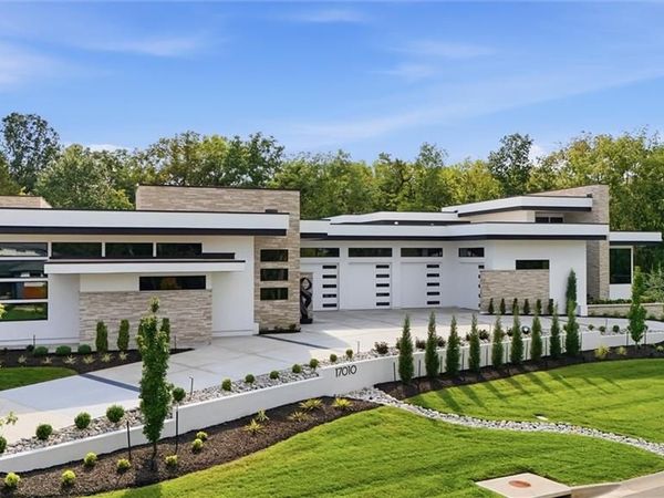 17010 Wallace Way, Village Of Loch Lloyd, MO 64012