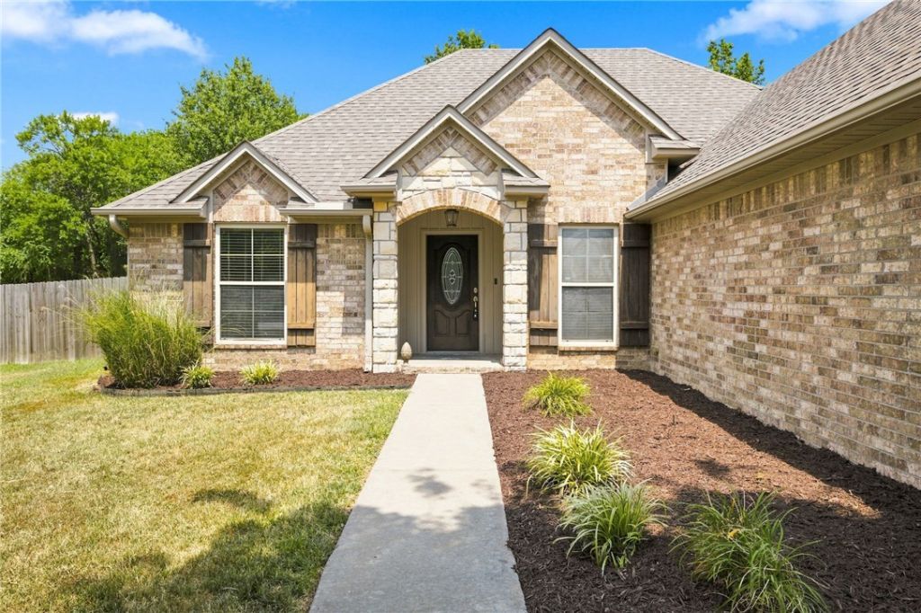 3672 Mountain View Drive, Fayetteville, AR 72704 Main Photo
