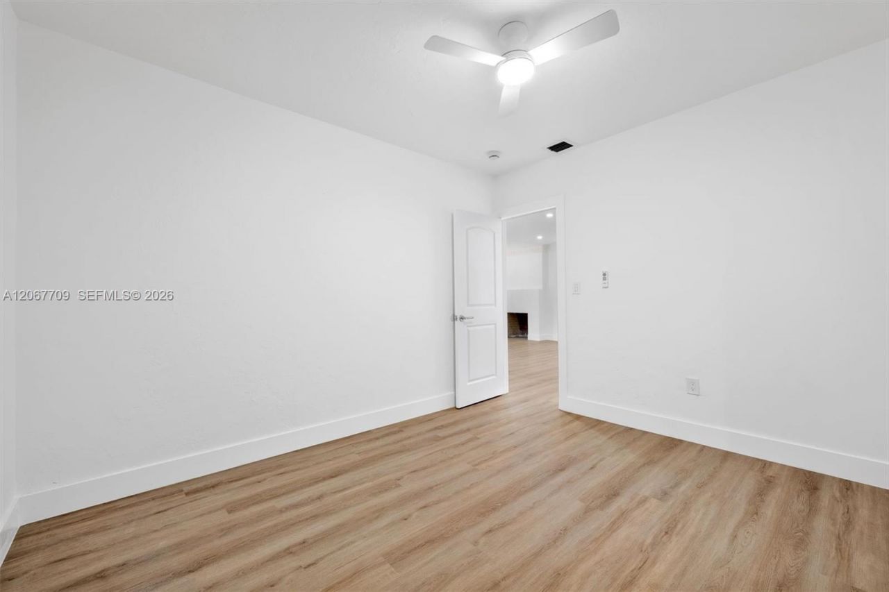 1521 NW 33rd St , Miami, FL 33142 Photo