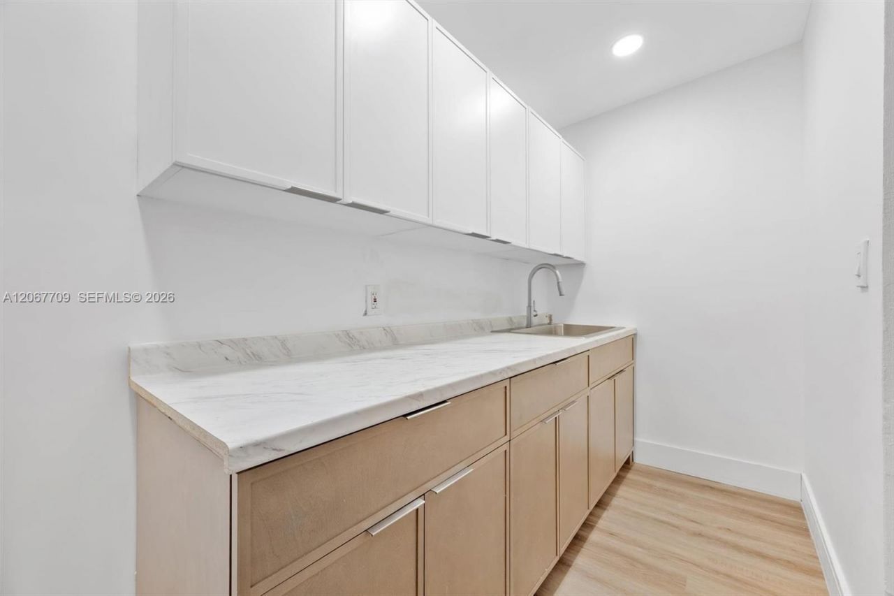 1521 NW 33rd St , Miami, FL 33142 Photo