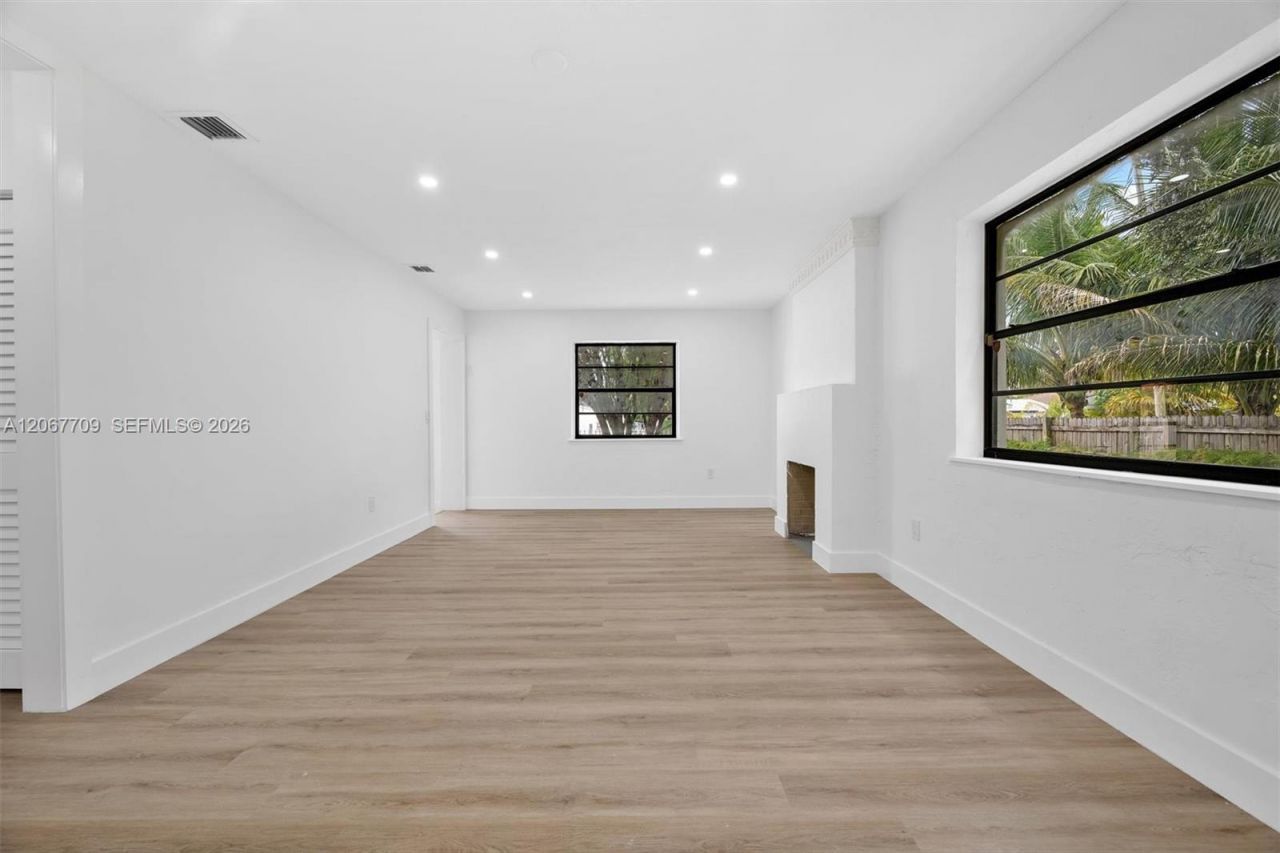 1521 NW 33rd St , Miami, FL 33142 Photo