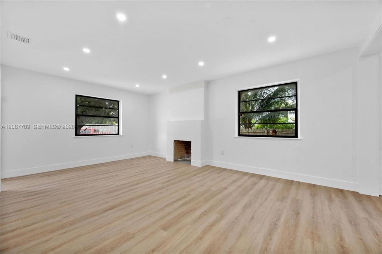 1521 NW 33rd St , Miami, FL 33142 Photo