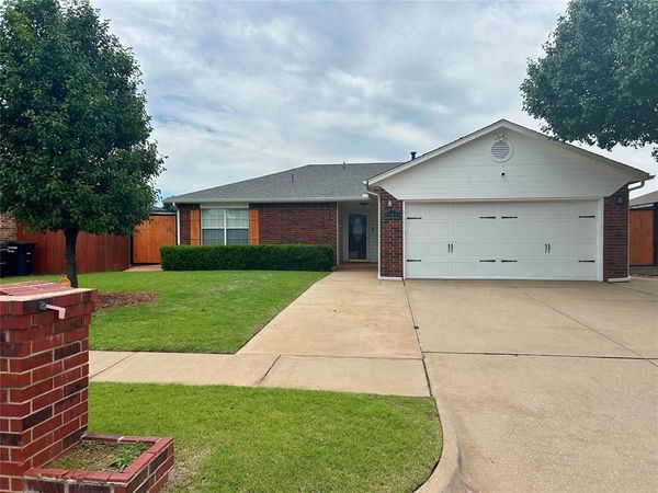 1044 NW 19th Street, Moore, OK 73160
