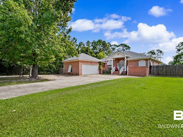 8905 Bay Point Dr, Elberta, AL 36530