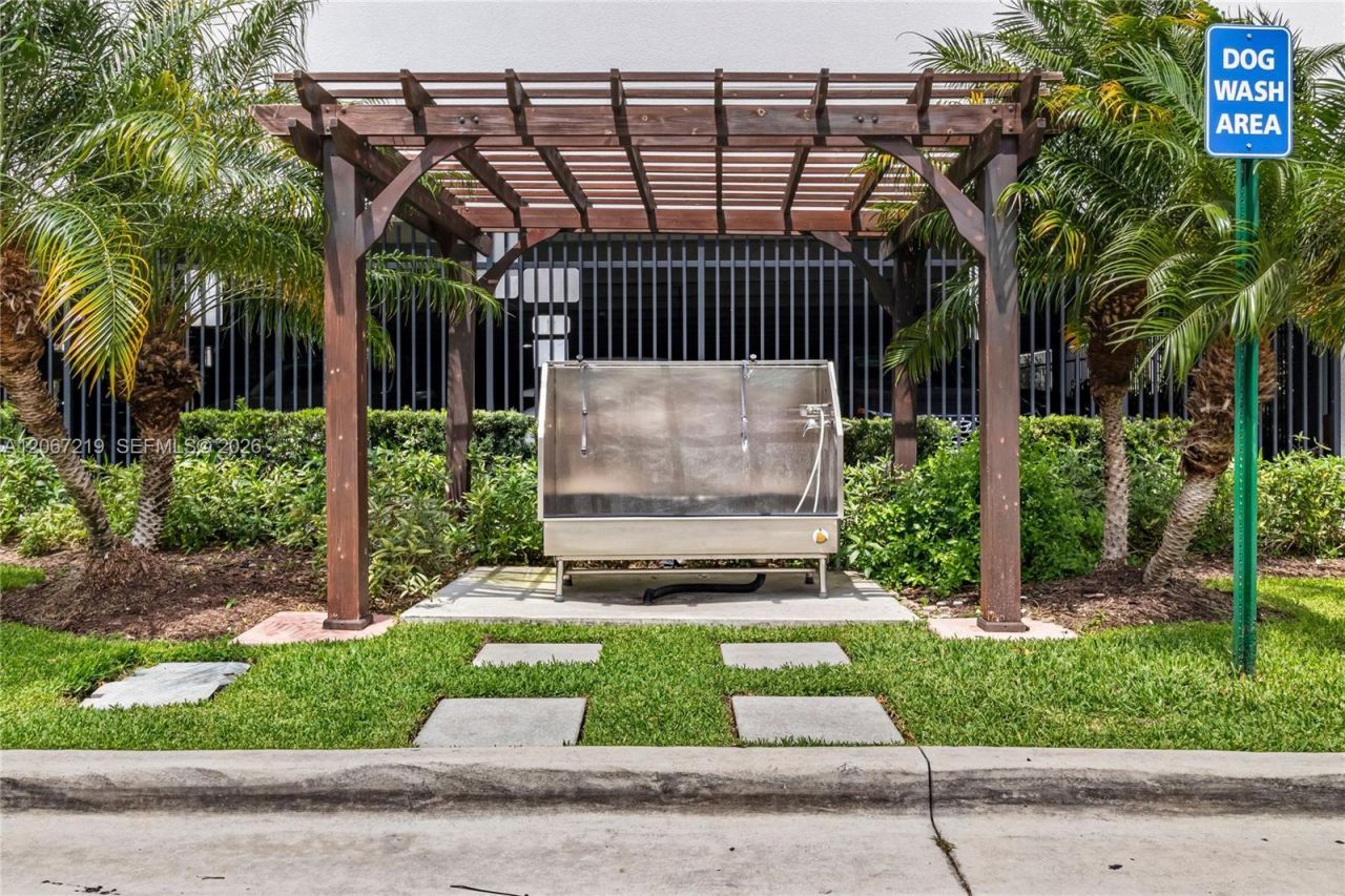 14951 Royal Oaks Ln , Unit 1604, North Miami, FL 33181 Photo