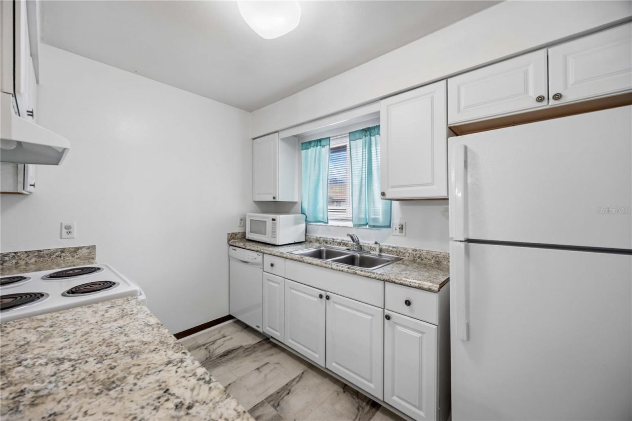 2752 Hidden Lake Boulevard, Unit C, Sarasota, FL 34237 Photo