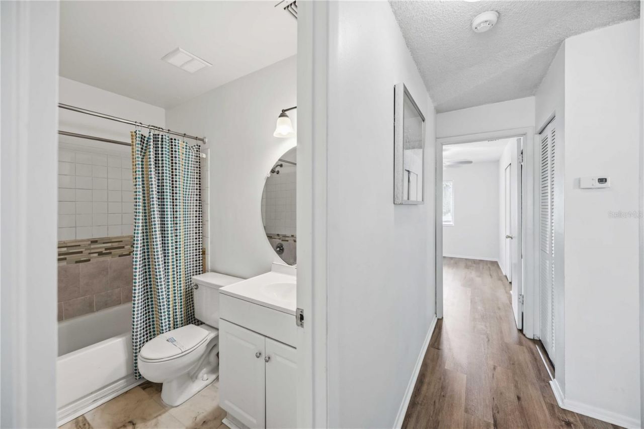 2752 Hidden Lake Boulevard, Unit C, Sarasota, FL 34237 Photo