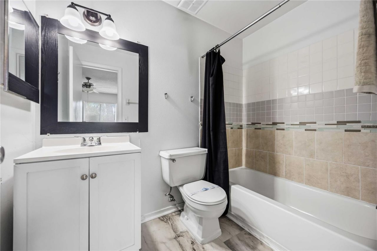 2752 Hidden Lake Boulevard, Unit C, Sarasota, FL 34237 Photo