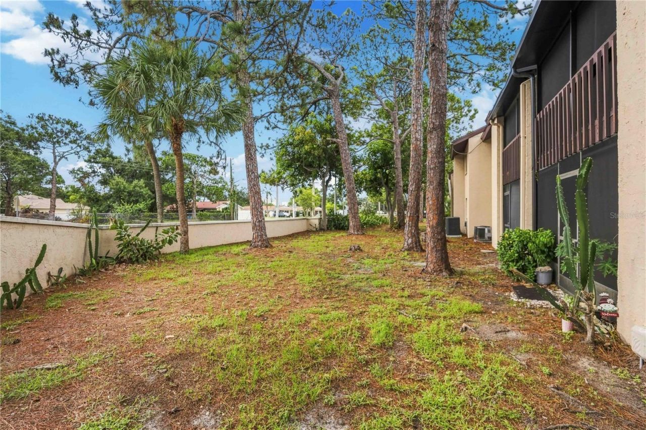 2752 Hidden Lake Boulevard, Unit C, Sarasota, FL 34237 Photo