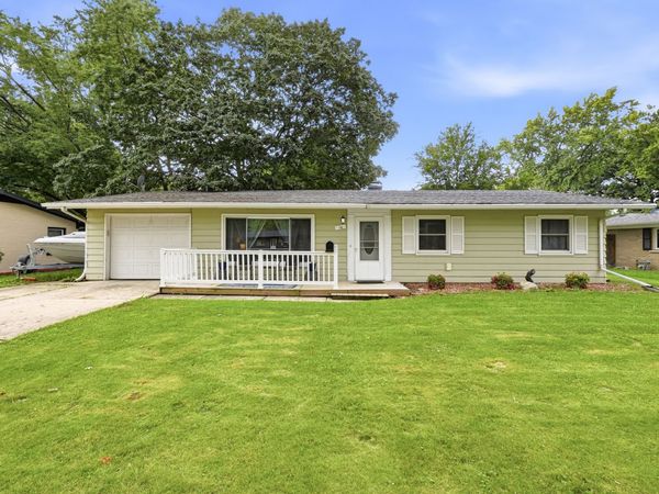 16 Greenbriar Drive , Montgomery, IL 60538