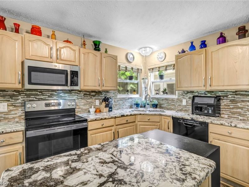 2049 N Park Lane, Roaming Shores, OH 44084 Photo 14