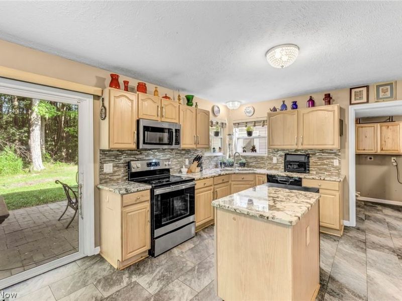 2049 N Park Lane, Roaming Shores, OH 44084 Photo 15