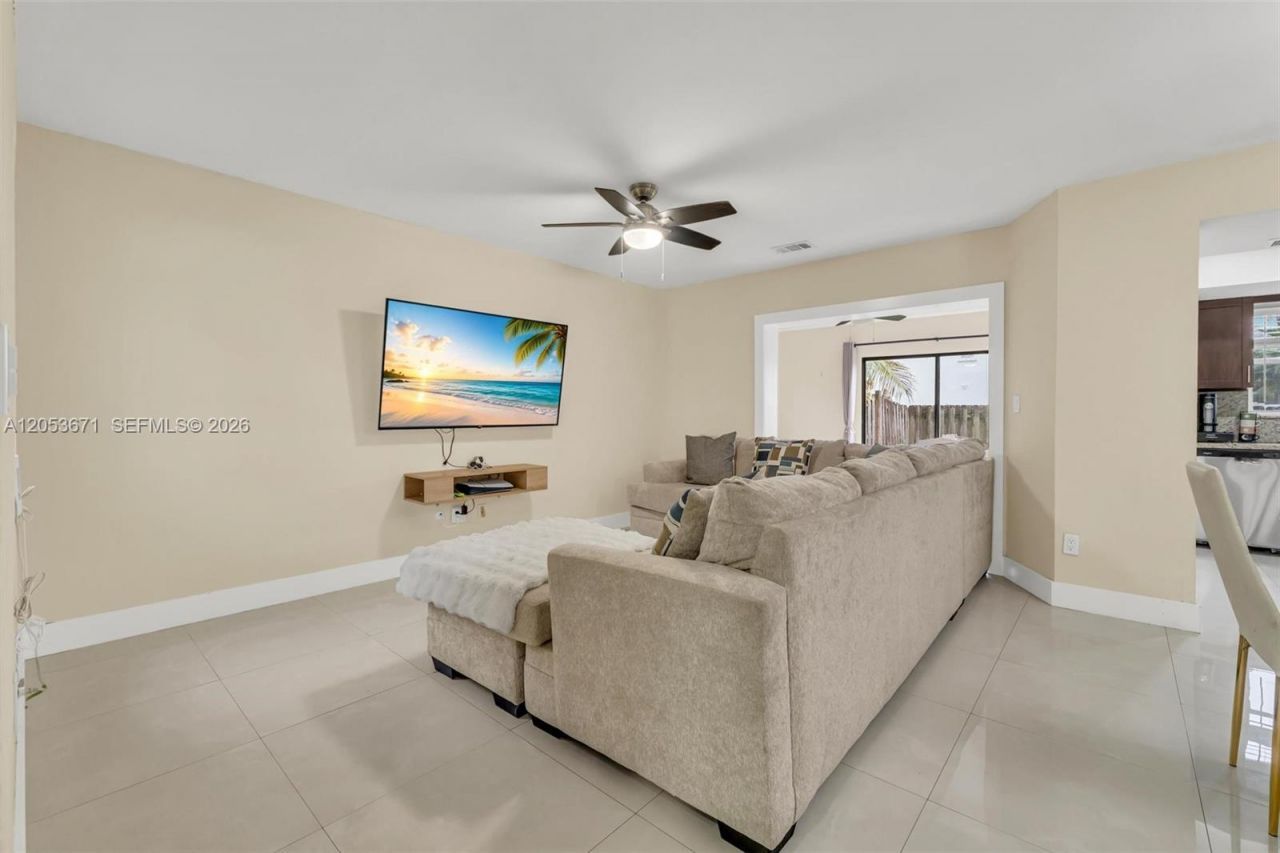 8140 SW 209th St, Cutler Bay, FL 33189 Photo