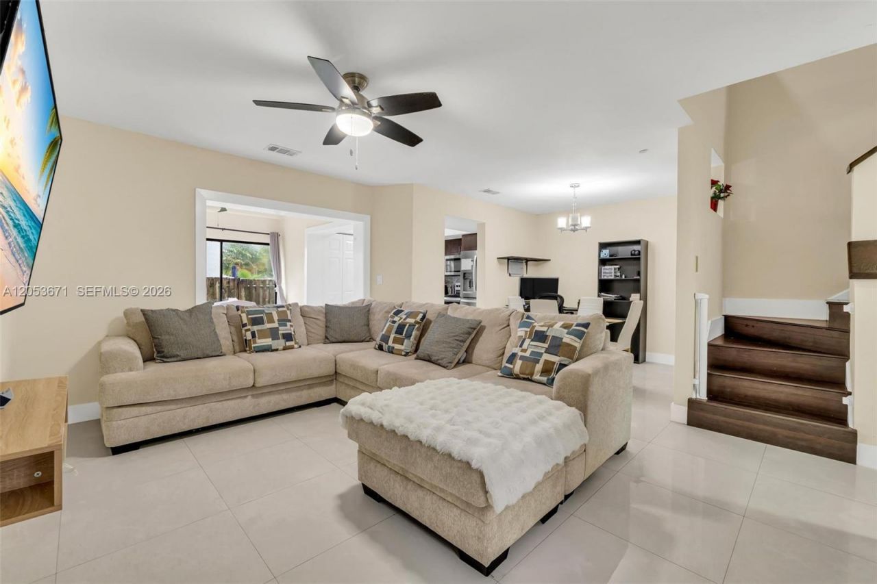8140 SW 209th St, Cutler Bay, FL 33189 Photo