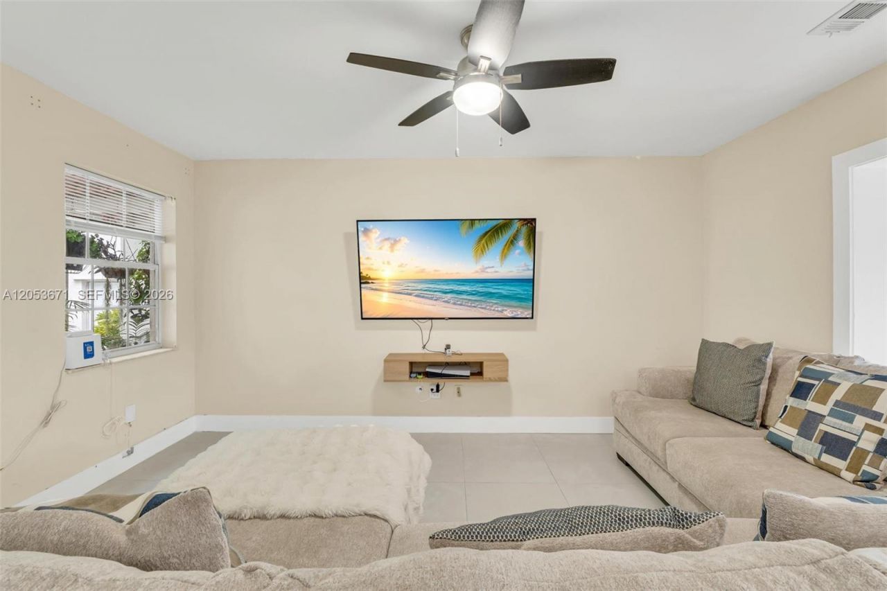 8140 SW 209th St, Cutler Bay, FL 33189 Photo
