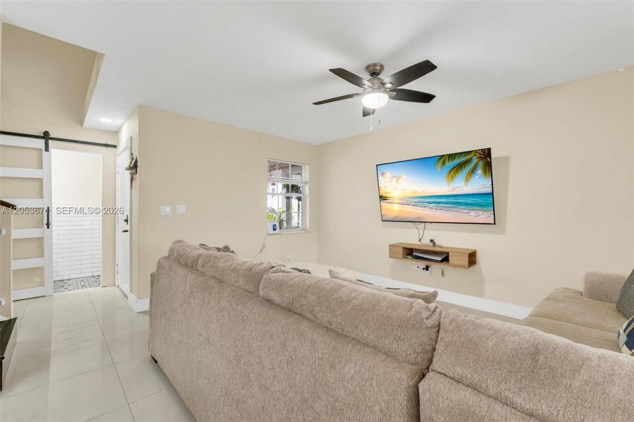 8140 SW 209th St, Cutler Bay, FL 33189 Photo