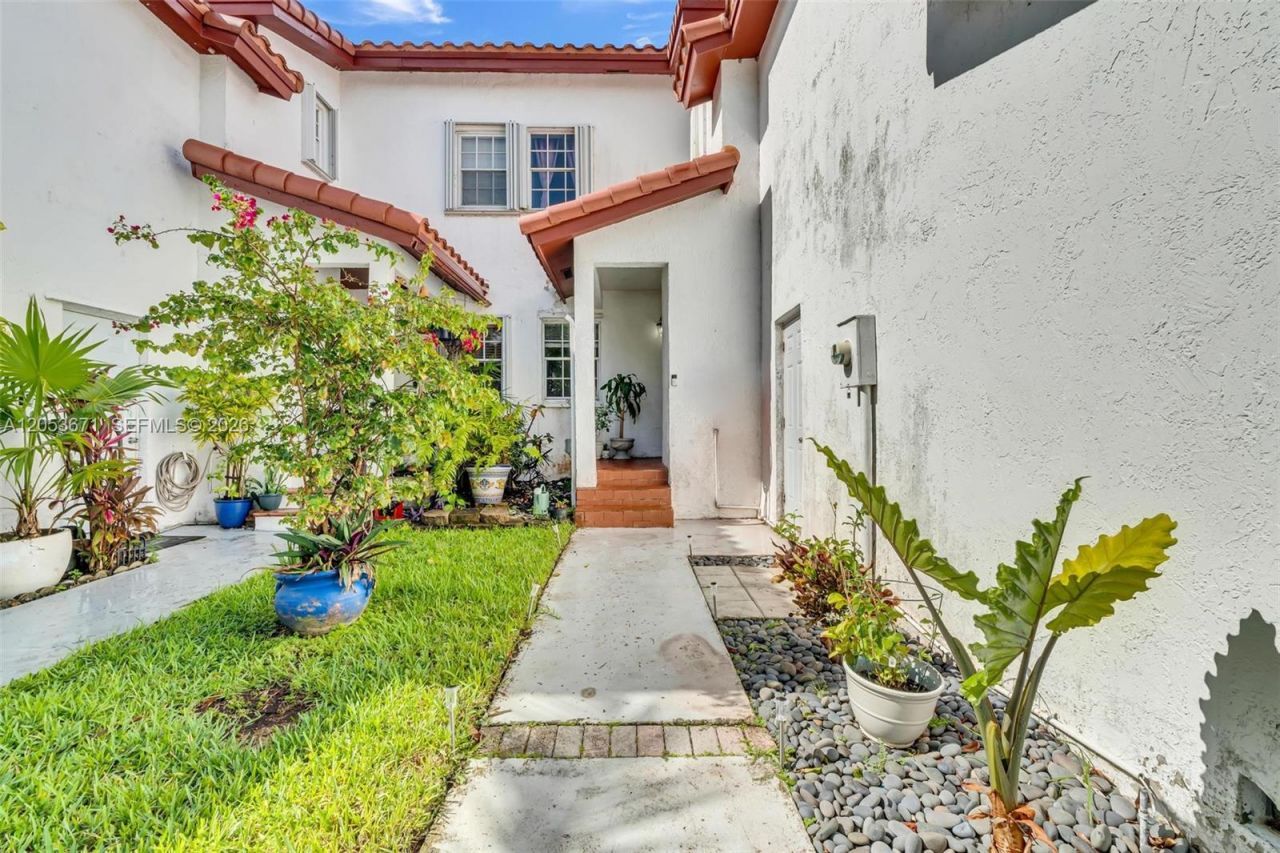 8140 SW 209th St, Cutler Bay, FL 33189 Photo