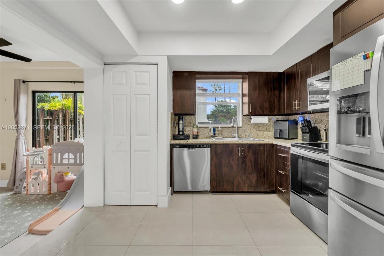 8140 SW 209th St, Cutler Bay, FL 33189 Photo