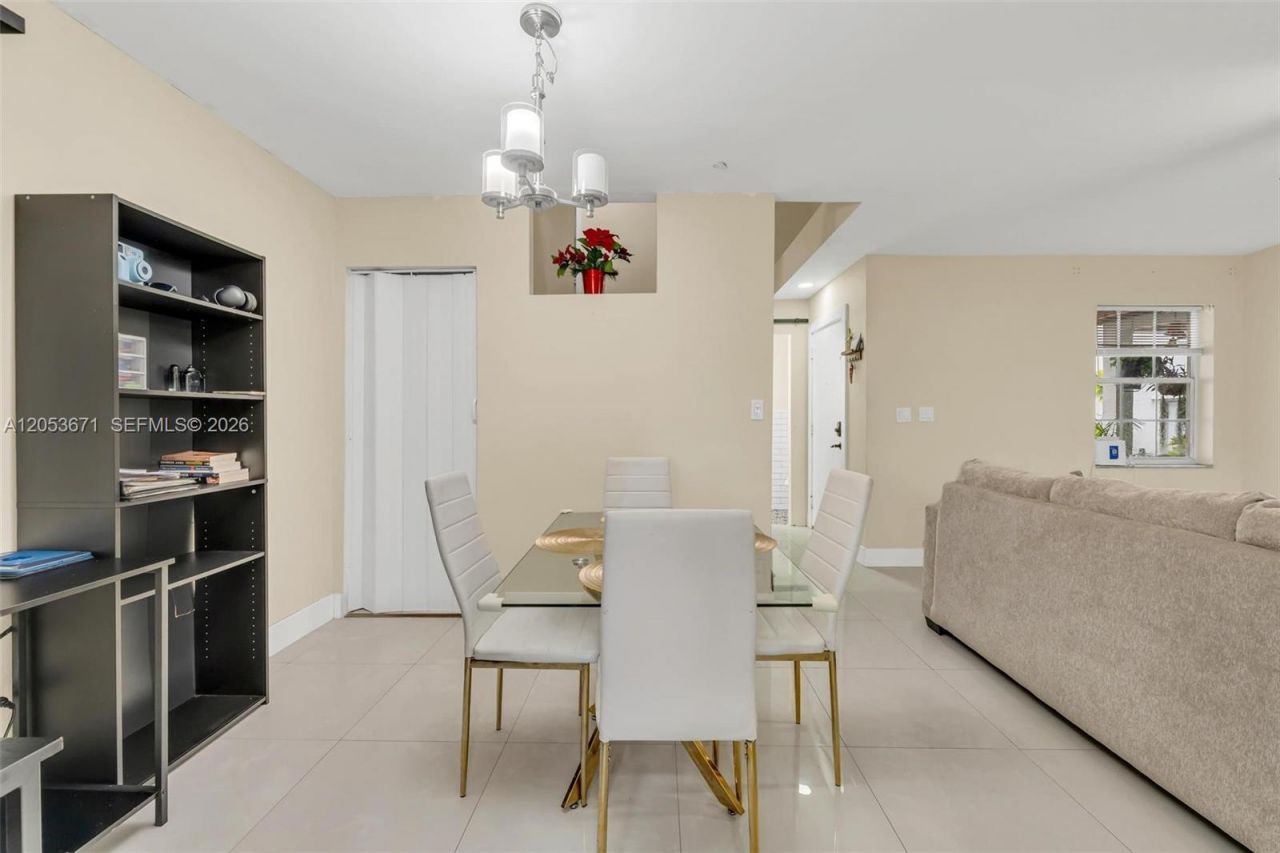8140 SW 209th St, Cutler Bay, FL 33189 Photo