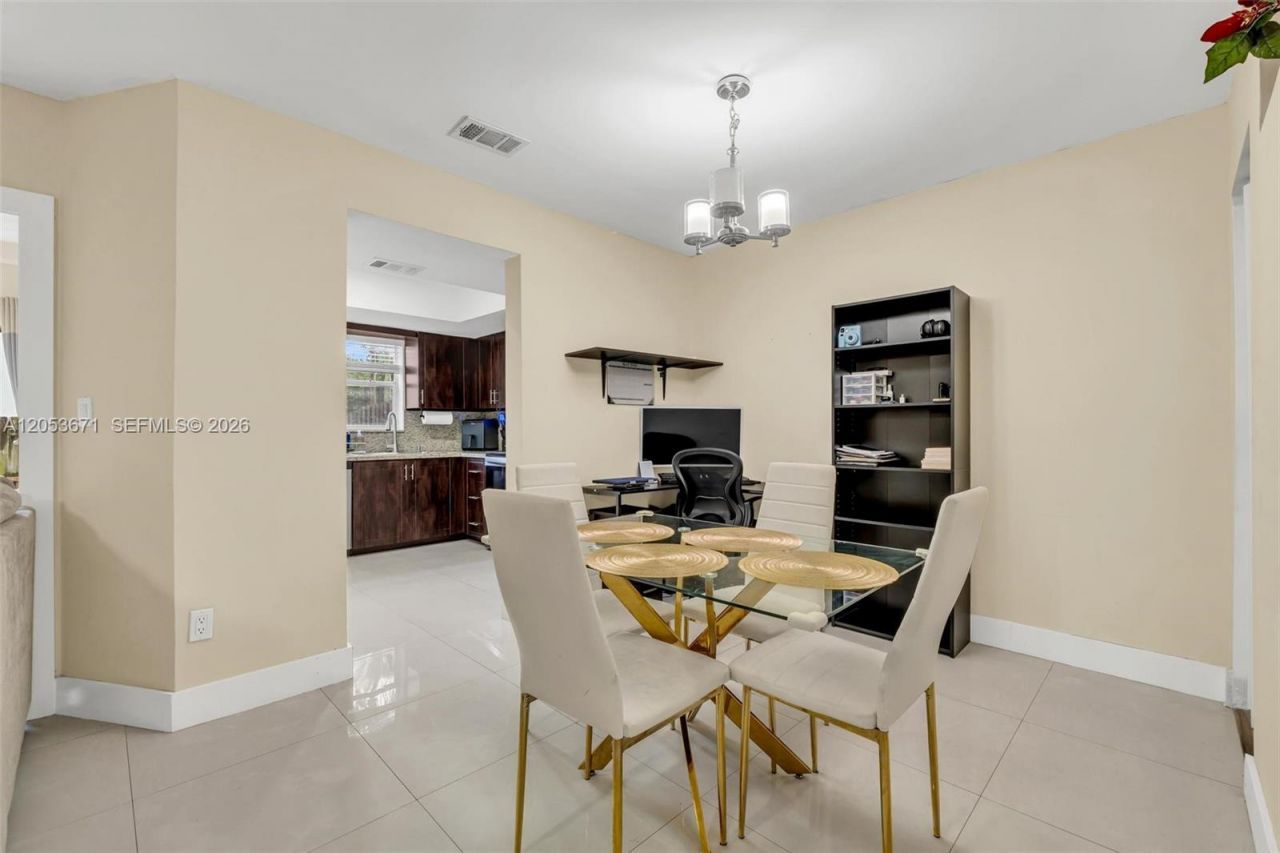 8140 SW 209th St, Cutler Bay, FL 33189 Photo