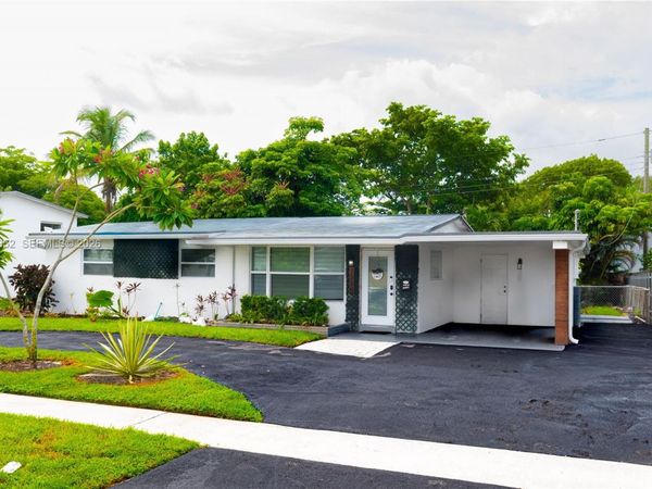7330 NW 1st Ct , Pembroke Pines, FL 33024