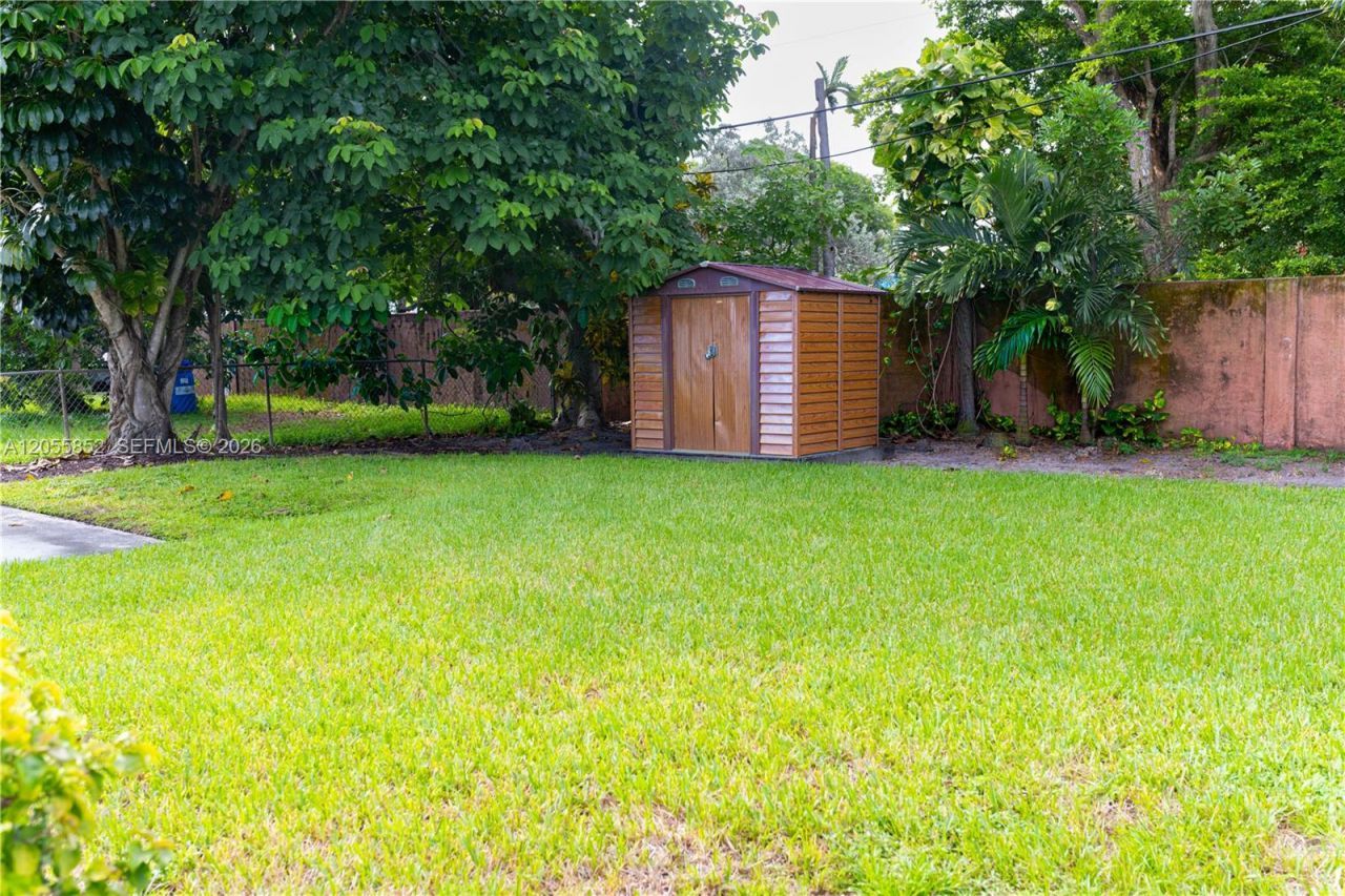 7330 NW 1st Ct , Pembroke Pines, FL 33024 Photo